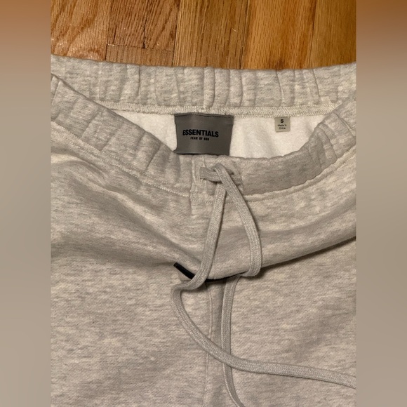 Fear of God Essentials Oatmeal Sweatpants size: Small NWT - Picture 3 of 3